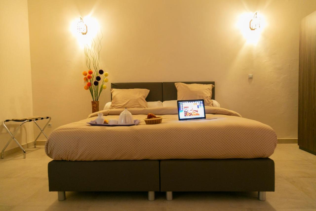J Pad Hotel *
