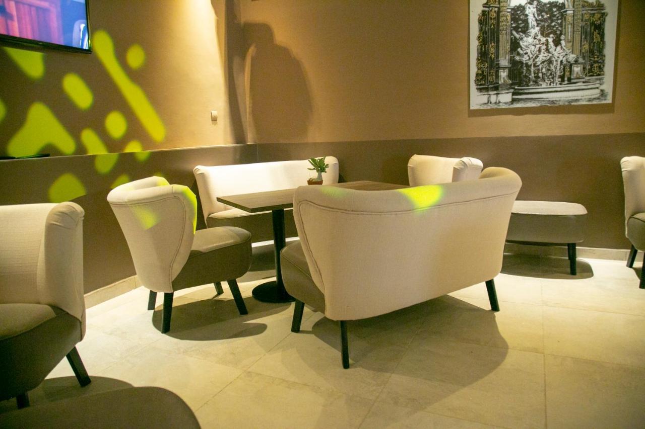 J Pad Hotel *
